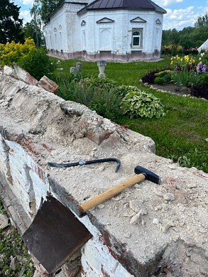 В селе Антилохово восстанавливают ограждение храма начала XIX века